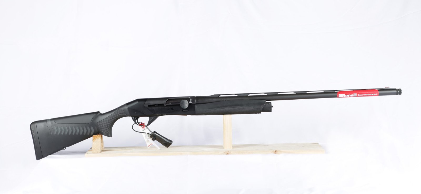 7X4A1447 Benelli SuperNova Hunting Shotgun - Image 1
